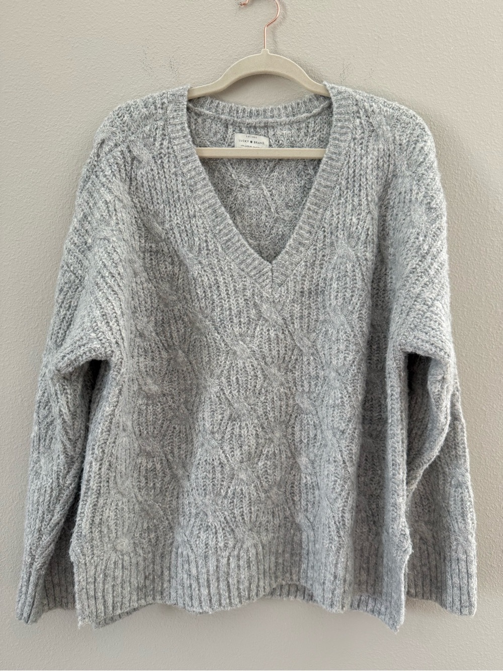 Lucky Brand Cozy V-Neck Cable Knit Sweater in Light Gray Large